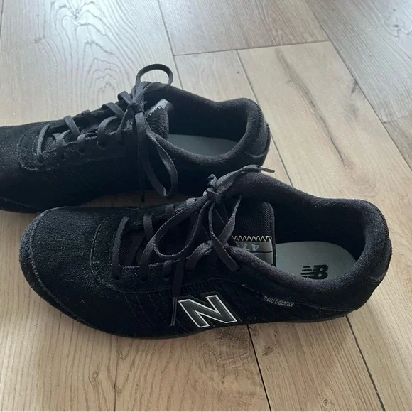 Black New Balance Sneakers Size 7 1/2 - Picture 3 of 7